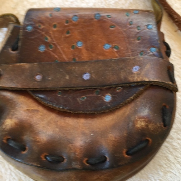 TWO VINTAGE TOOLED LEATHER SMALL CROSSBODY BAGS PURSES - Picture 3 of 9